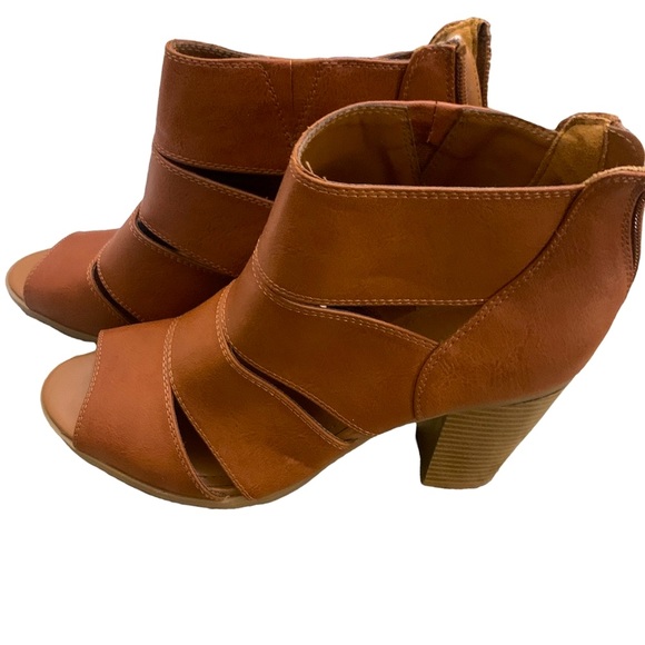 Snyoko Saddle Cognac Cage peep toe heels - Picture 2 of 6